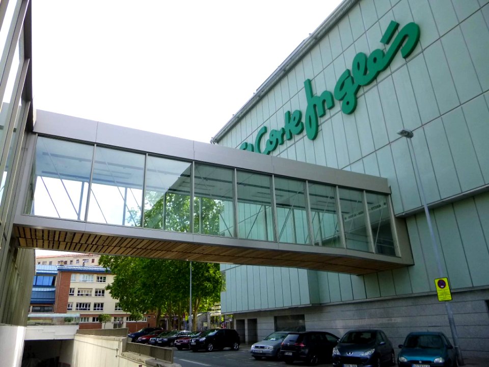 Vitoria - Pasarela entre el Corte Inglés y el Mercado de la Plaza, inaugurada en 2016