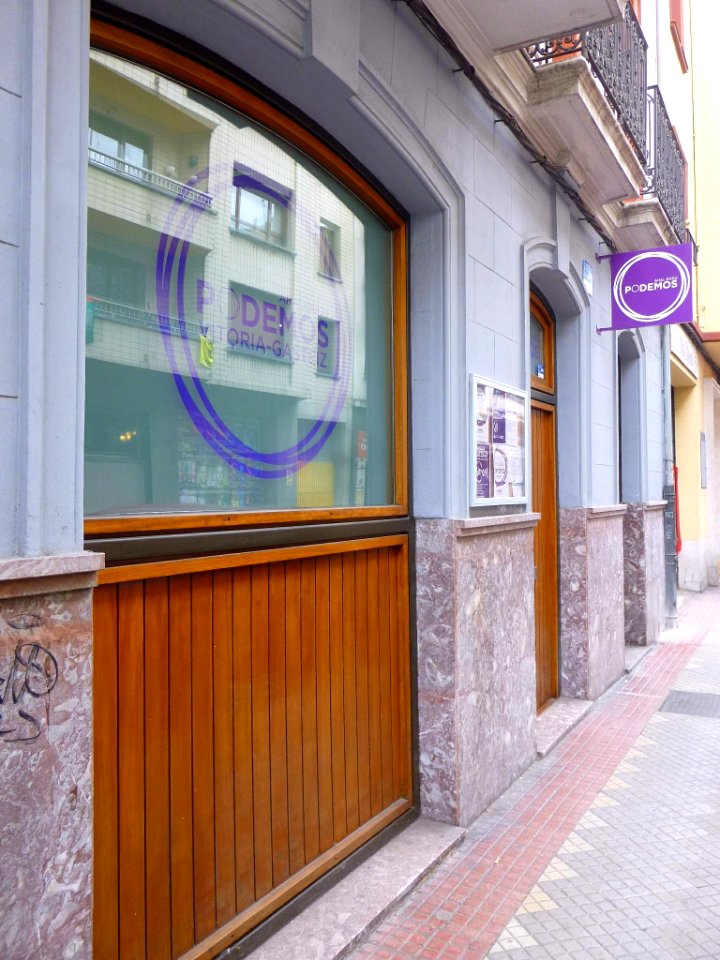 Vitoria - Círculo del partido político Podemos en la calle Manuel Iradier