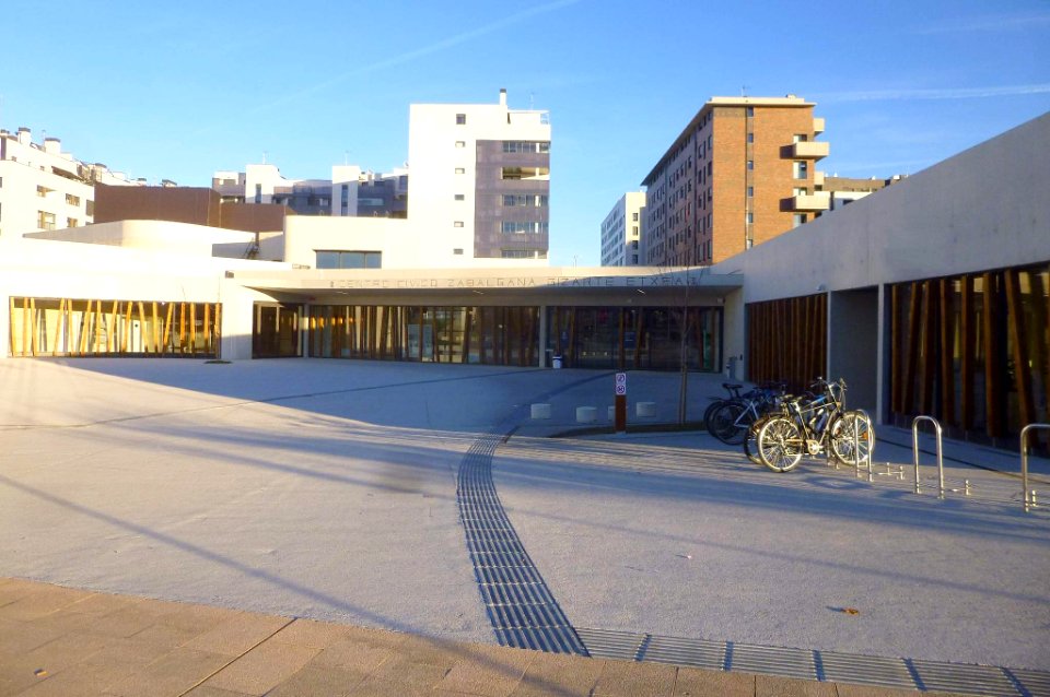 Vitoria - Centro Cívico Zabalgana 11