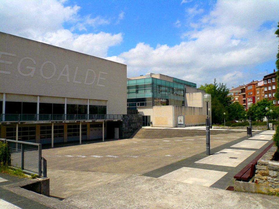 Vitoria - Centro Cívico Hegoalde 3