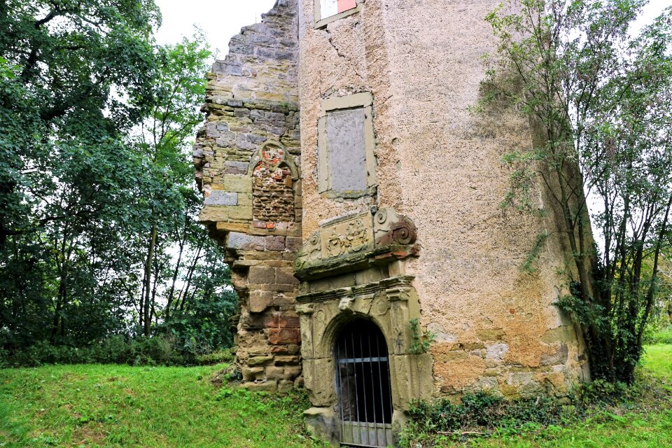 Construction knight's castle wall