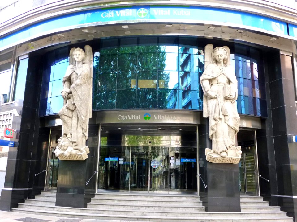 Vitoria - Oficinas Centrales de Kutxabank (ex Vital Kutxa) 2