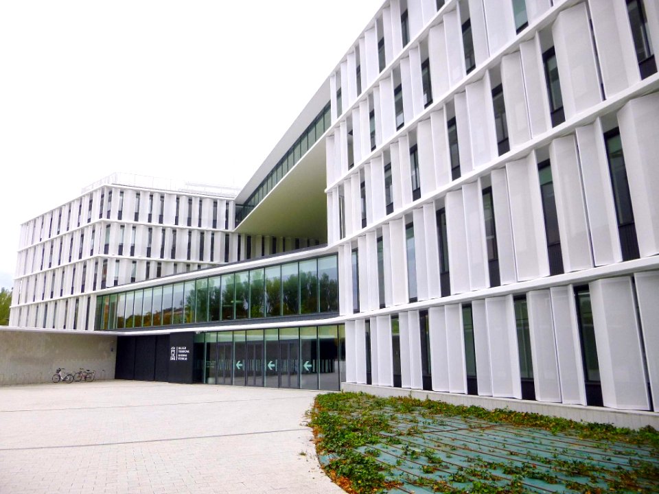 Vitoria - Oficinas Municipales de San Martín 12