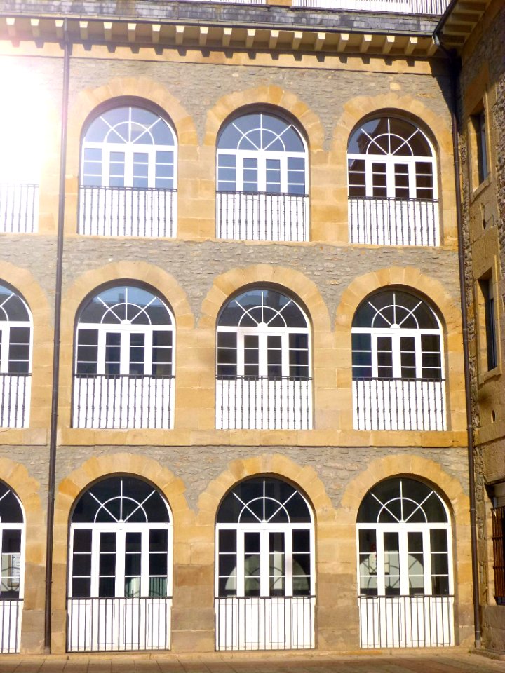 Vitoria - Hospital Universitario de Álava-Sede Santiago Apóstol 3