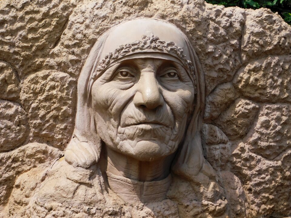 Mother theresa sculpture compassion