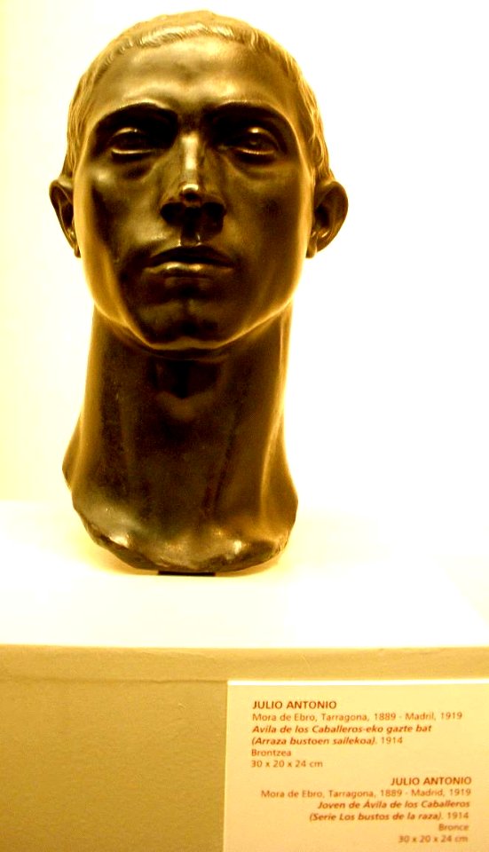 Vitoria - Museo de Bellas Artes de Álava. Escultura de Julio Antonio 2