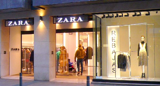 Vitoria - Tienda de Zara en la calle General Álava photo