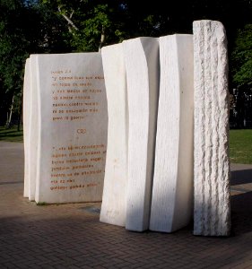 Vitoria - Parque de Judimendi, escultura 'Convivencia', de Yaël Artsi