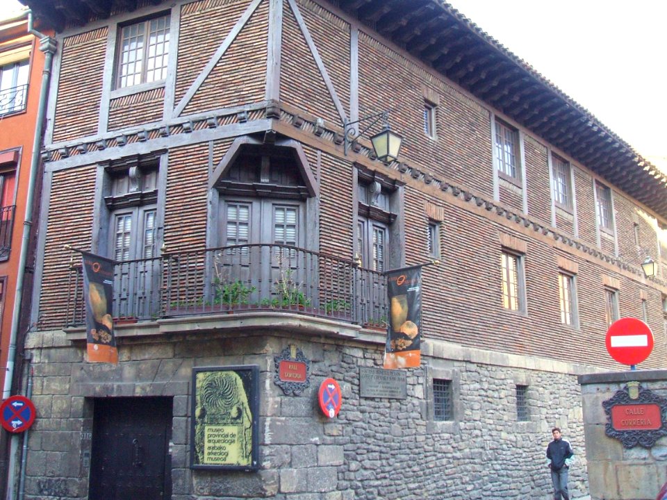 Vitoria - Palacio Gobeo-Guevara-San Juan (antiguo Museo Provincial de Arqueología) 01