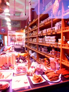 Vitoria - tienda de alimentación en la calle Bastiturri 2 photo