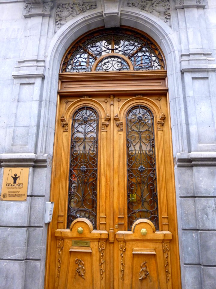 Vitoria - Sede de Emakunde (Instituto Vasco de la Mujer) en la Calle Manuel Iradier