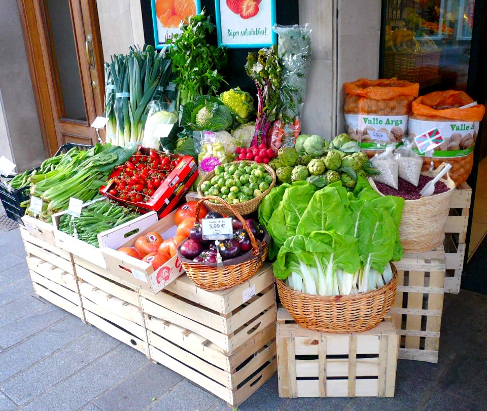 Vitoria - Verduras en la calle del Prado
