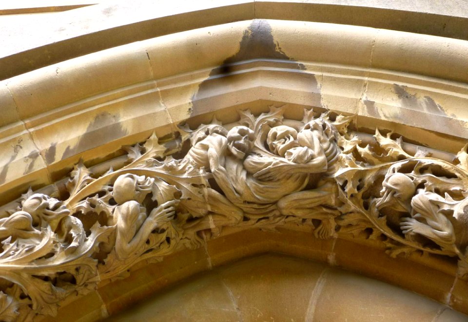 Vitoria - Relieves del ábside de la Catedral Nueva 2