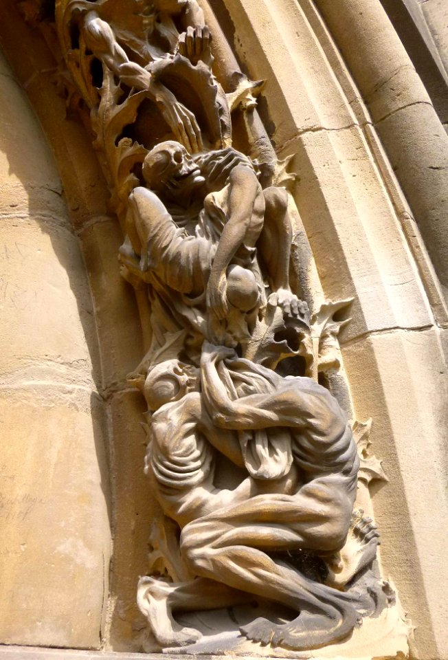Vitoria - Relieves del ábside de la Catedral Nueva 1