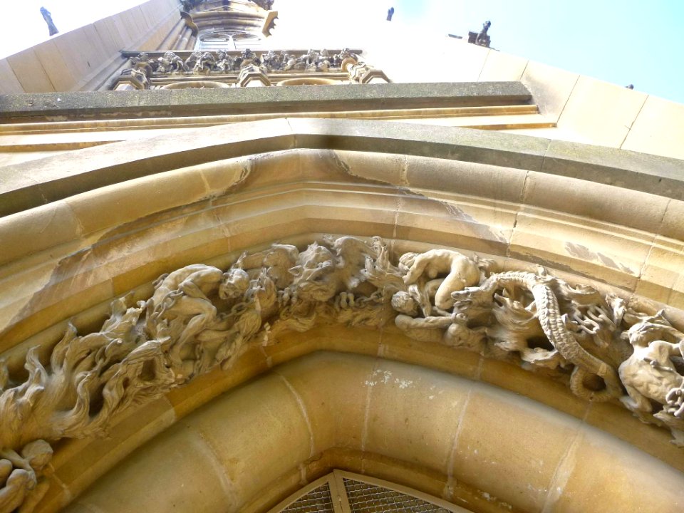 Vitoria - Relieves del ábside de la Catedral Nueva 3