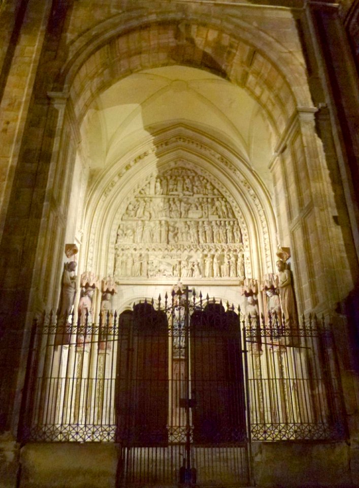 Vitoria - Iglesia de San Pedro Apóstol, Pórtico Viejo, nocturno