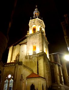 Vitoria - Iglesia de San Pedro Apóstol, nocturno 1