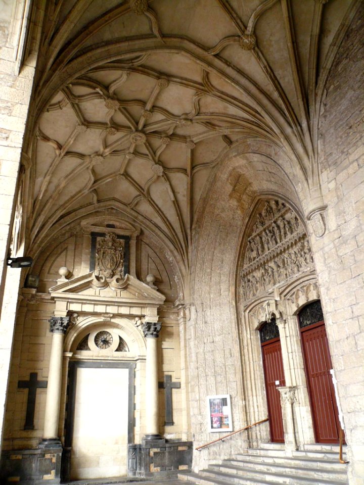 Vitoria - Iglesia de San Miguel Arcángel, pórtico 3