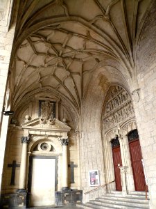 Vitoria - Iglesia de San Miguel Arcángel, pórtico 3