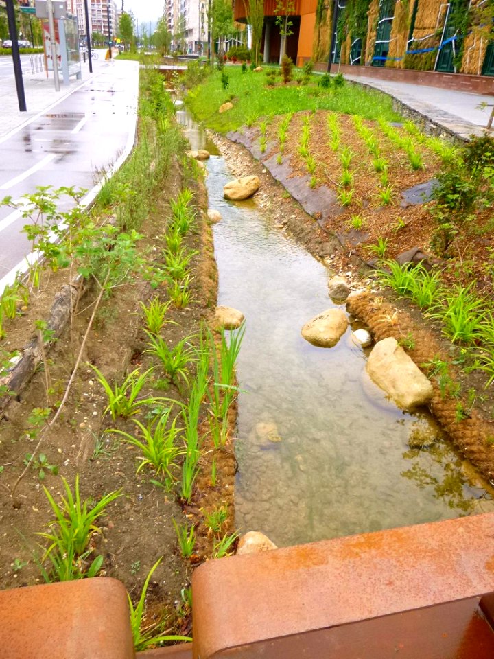 Vitoria - Avenida de Gasteiz, río Batán 15