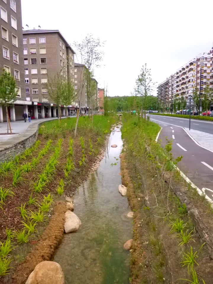 Vitoria - Avenida de Gasteiz, río Batán 14