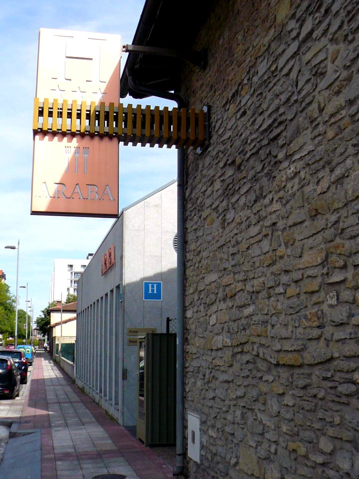 Vitoria - Avenida de los Huetos, Hotel Araba 1