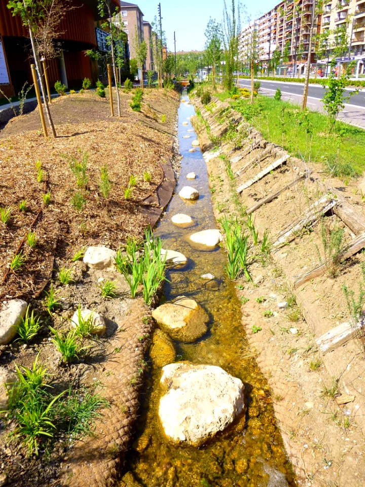 Vitoria - Avenida de Gasteiz, río Batán 13