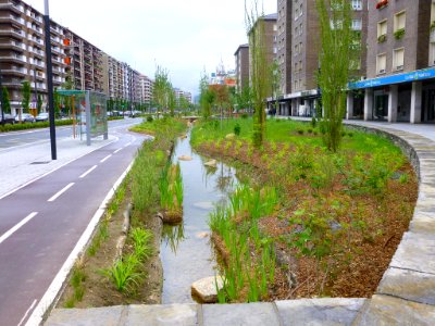 Vitoria - Avenida de Gasteiz, río Batán 16