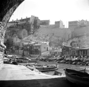 Vissersbootjes in de haven van Cassis, Bestanddeelnr 254-1818