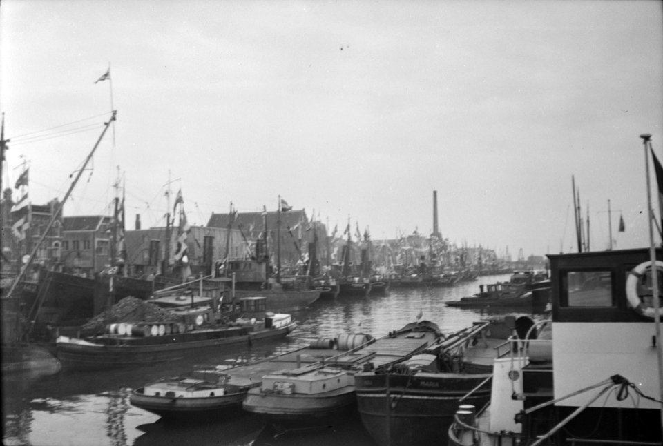 Visserij, viskwekerijen, boten, vlaggen, vlaggetjesdag, Bestanddeelnr 164-0428