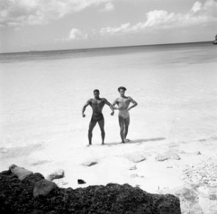 Vissers aan de Sint Michielsbaai aan de Zuidkust van Curaçao, Bestanddeelnr 252-7520