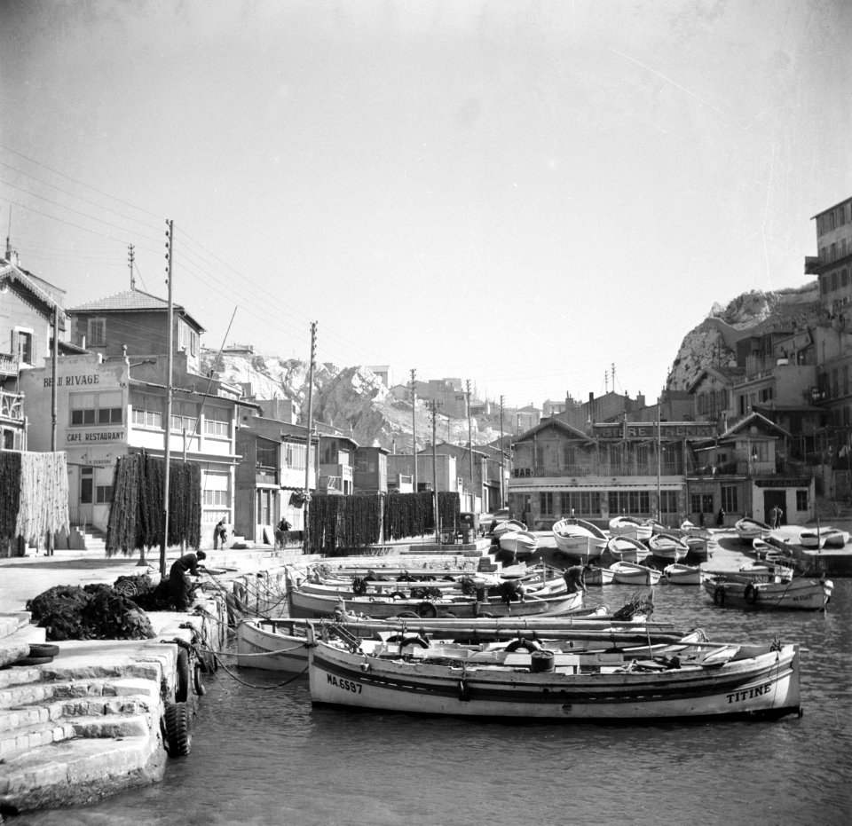 Vissersbootjes in de haven van Cassis, Bestanddeelnr 254-1820