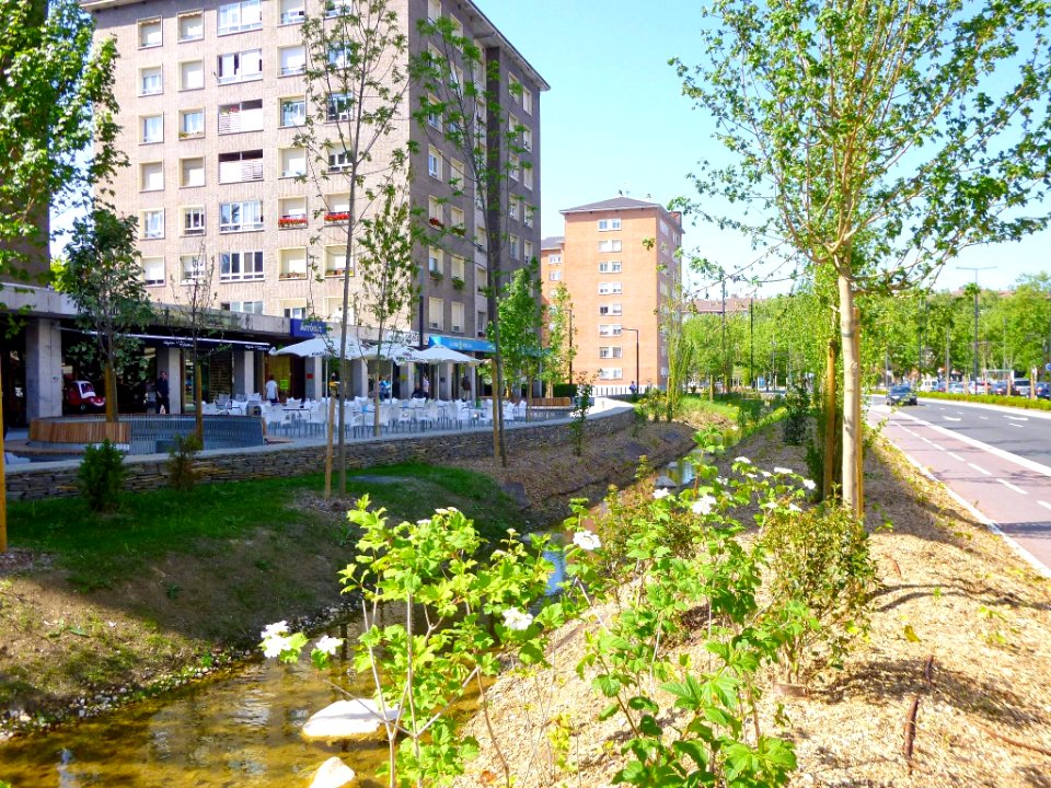 Vitoria - Avenida de Gasteiz, río Batán 04