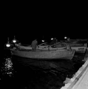 Vissers in de haven van Ginosar, Bestanddeelnr 255-2866 photo