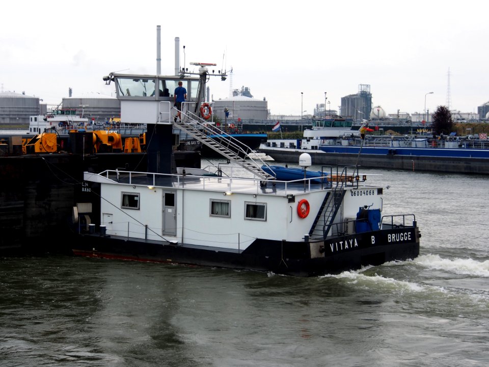 Vitaya - ENI 06004068, Van Cauwelaertsluis, Port of Antwerp pic1