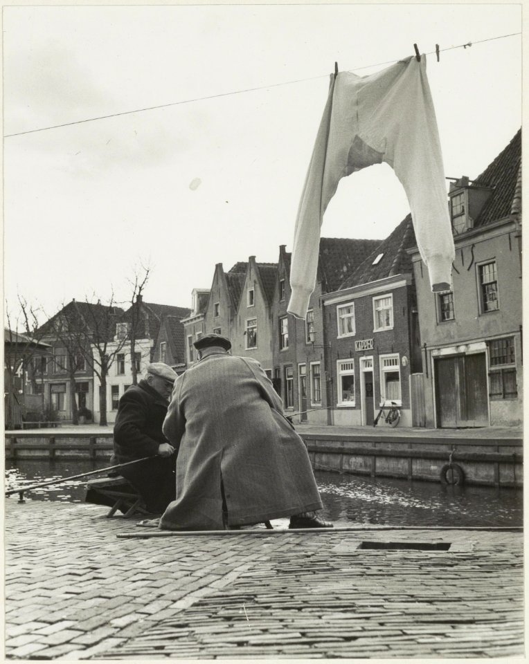 Vissers op de Westkolk in Spaarndam. NL-HlmNHA 54005647
