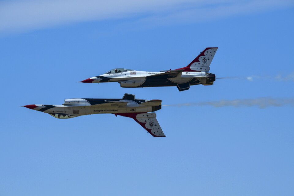 Fighting falcon demonstration aerial show