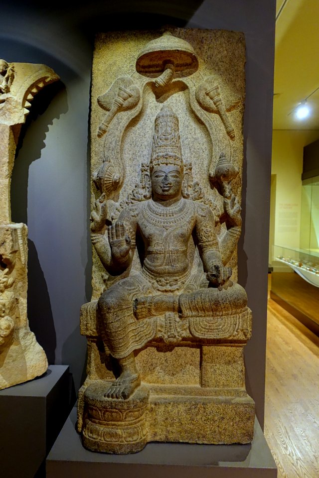 Vishnu, the Preserver, India, Chola period, 12th-13th century, granite - Montreal Museum of Fine Arts - Montreal, Canada - DSC09599