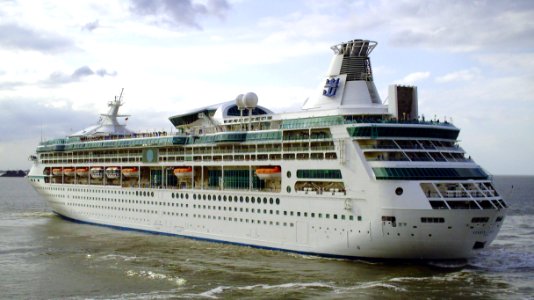 Vision Of The Seas 2012-09-17 (2) (cropped)