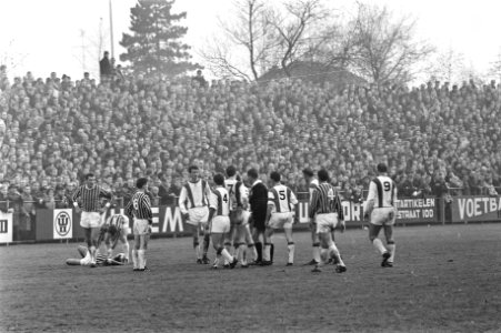 Vitesse-SVV 1-0 spelmomenten. Opstootje na overtreding, Bestanddeelnr 921-9052