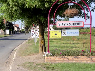 Viry-Noureuil (Aisne) city limit sign