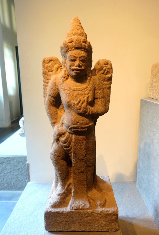 Vishnu, Kuong My, Quang Nam, 10th century AD, sandstone - Museum of Vietnamese History - Ho Chi Minh City - DSC06139