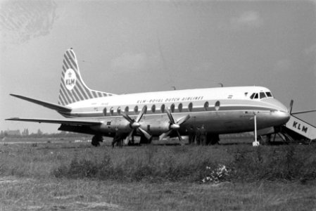 Viscount Jan Olieslagers loopt tijdens landing van landingsbaan af, Bestanddeelnr 911-5042