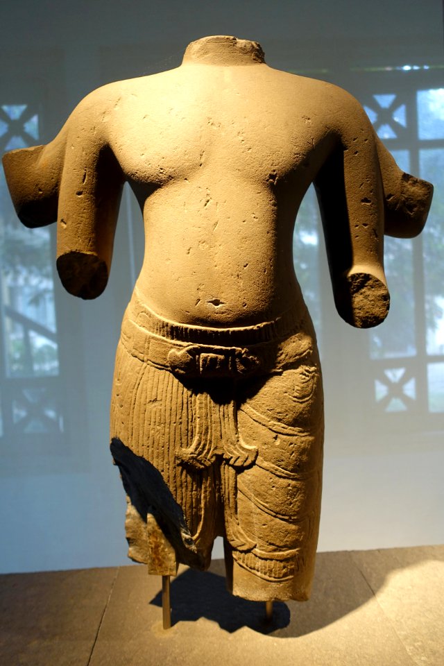 Vishnu, Binh Khanh, Tra Vinh, late 10th to early 11th century, sandstone - Museum of Vietnamese History - Ho Chi Minh City - DDSC06051