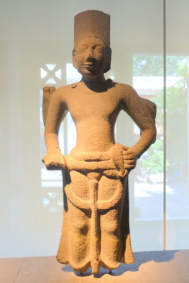 Vishnu, Oc Eo, An Giang, 6th-7th century AD, sandstone - Museum of Vietnamese History - Ho Chi Minh City - DDSC06082