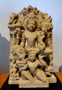 Vishnu, Central India, c. 12th century AD, sandstone - Matsuoka Museum of Art - Tokyo, Japan - DSC07156