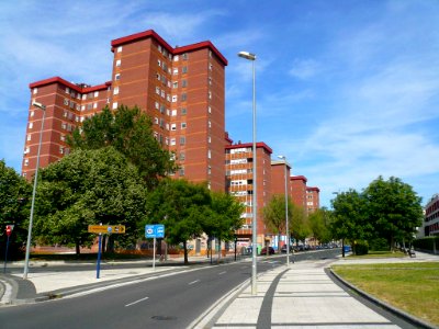Vitoria - Barrio de Sansomendi, Avenida de los Huetos 1