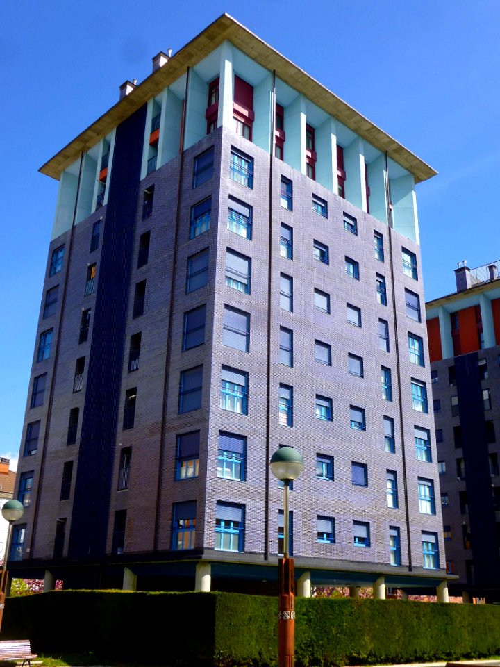 Vitoria - Barrio de Lakua, Gabriel Aresti 4-6 (2)