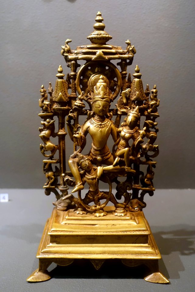 Vishnu and Laksmi, India, Kulu-tal, Himachal Pradesh, 12th century AD, yellow metal - Linden-Museum - Stuttgart, Germany - DSC03828