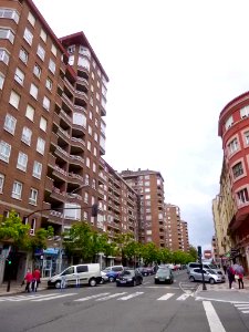 Vitoria - Barrio de Santiago, Avenida de Santiago